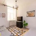 Apartment Cozy X Free Parking Self Check In 24-7 By H&h *